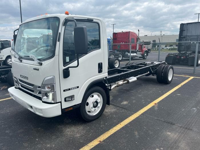 2025 Isuzu NRR in Columbus, OH, OH — photo 2
