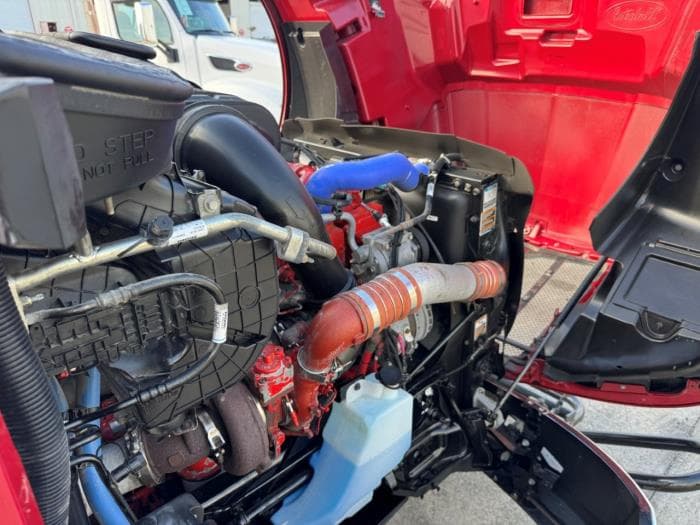 2022 Peterbilt 579 in Orlando, FL — photo 14