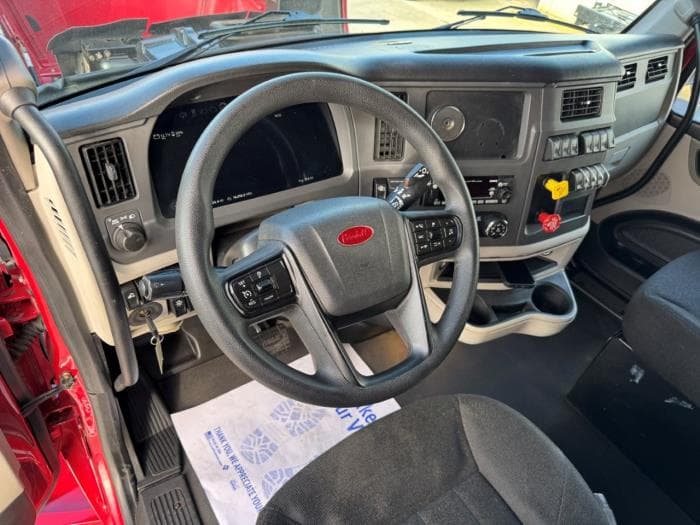 2022 Peterbilt 579 in Orlando, FL — photo 16