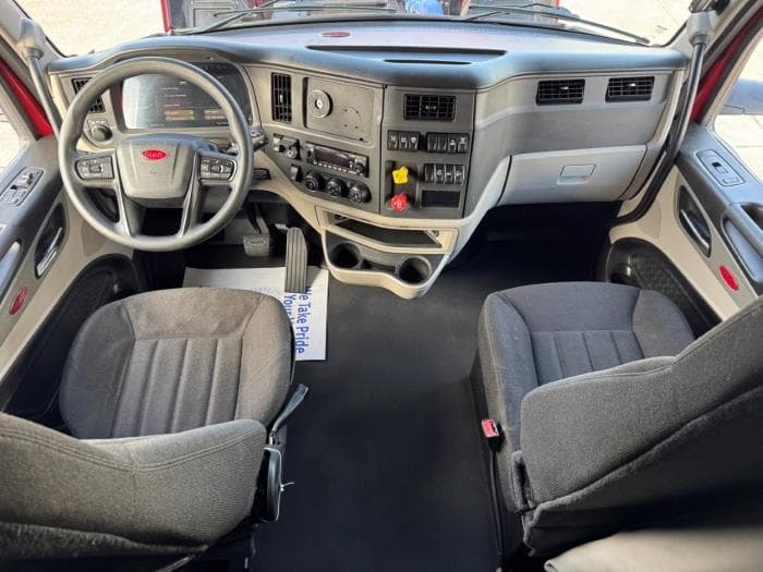 2022 Peterbilt 579 in Orlando, FL — photo 18