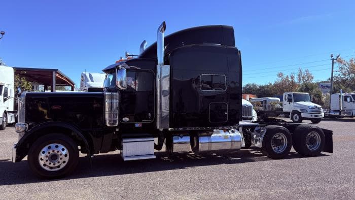 2022 Peterbilt 389 in Jacksonville, FL — photo 3