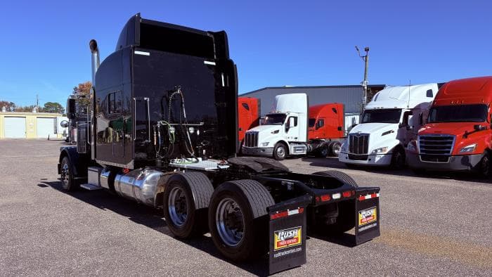 2022 Peterbilt 389 in Jacksonville, FL — photo 4