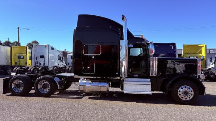 2022 Peterbilt 389 in Jacksonville, FL — photo 7