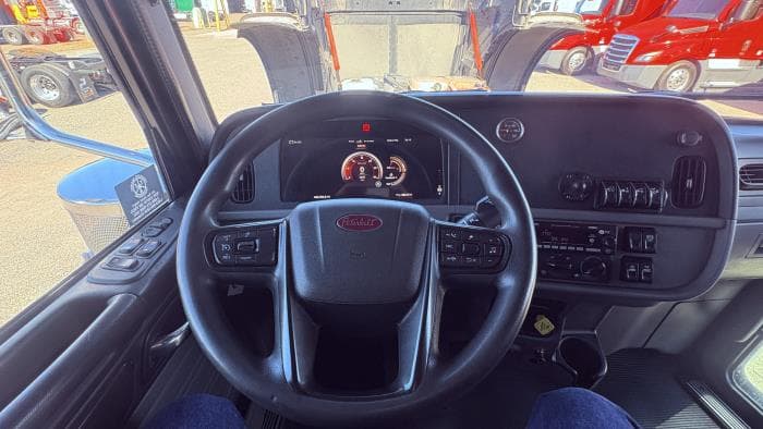 2022 Peterbilt 389 in Jacksonville, FL — photo 21