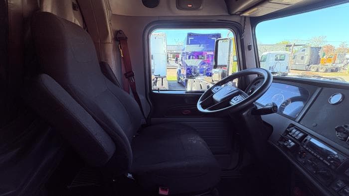2022 Peterbilt 389 in Jacksonville, FL — photo 17