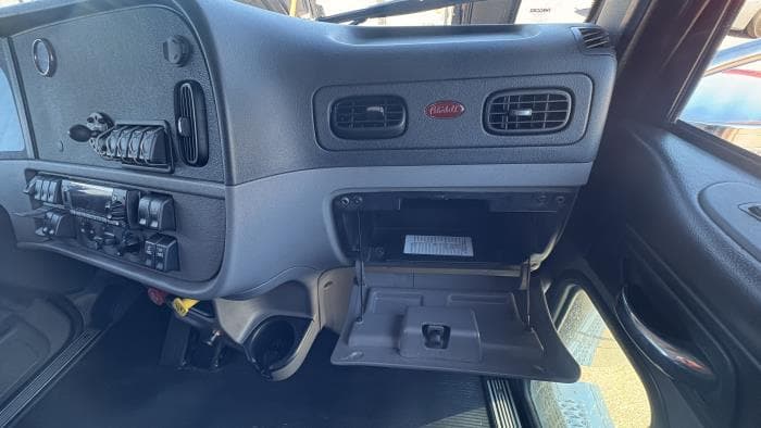 2022 Peterbilt 389 in Jacksonville, FL — photo 19