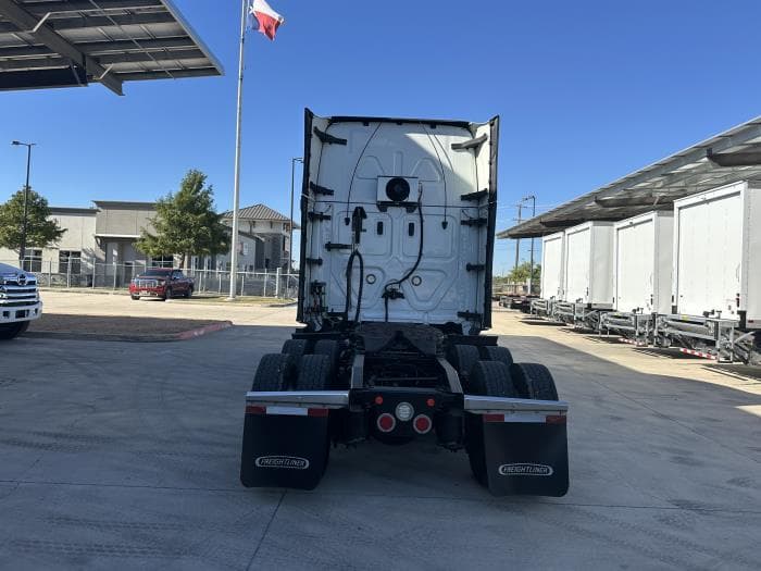 2022 Freightliner Cascadia in San Antonio, TX — photo 5