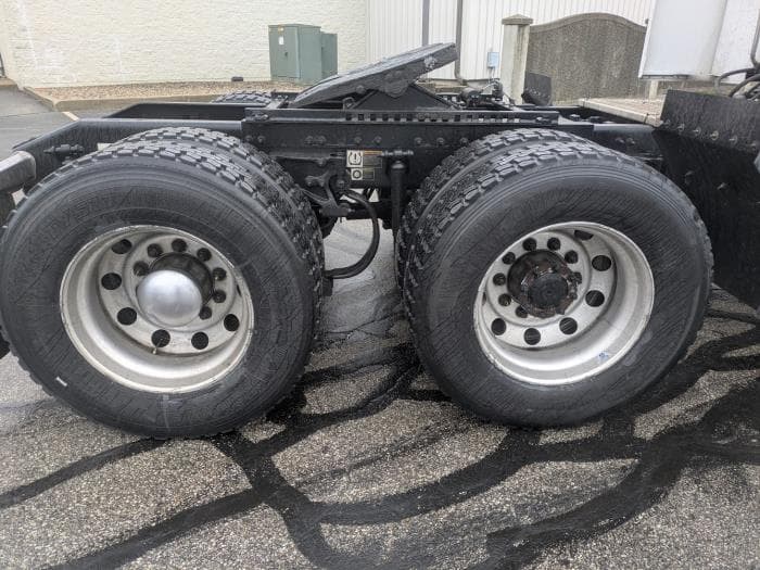 2022 Peterbilt 579 in Indianapolis, IN — photo 12