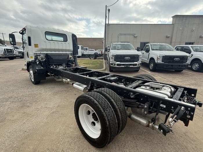 2025 Isuzu NRR in Dallas, TX — photo 3