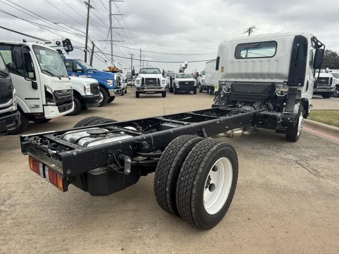 2025 Isuzu NRR in Dallas, TX — photo 5
