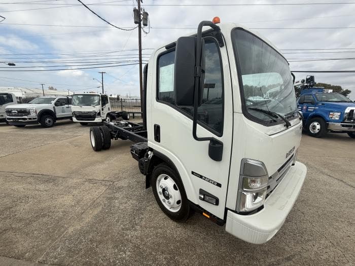 2025 Isuzu NRR in Dallas, TX — photo 7