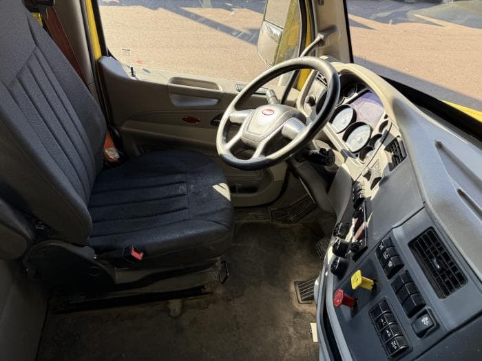 2021 Peterbilt 579 in Memphis, TN — photo 15