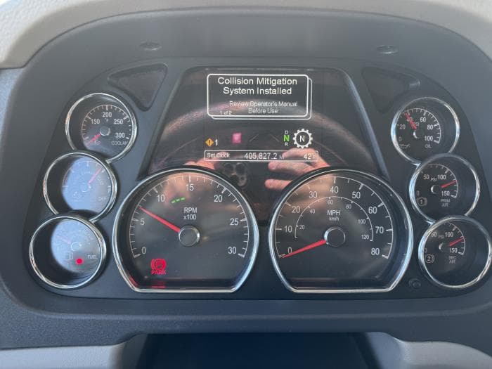 2021 Peterbilt 579 in Dallas, TX — photo 5