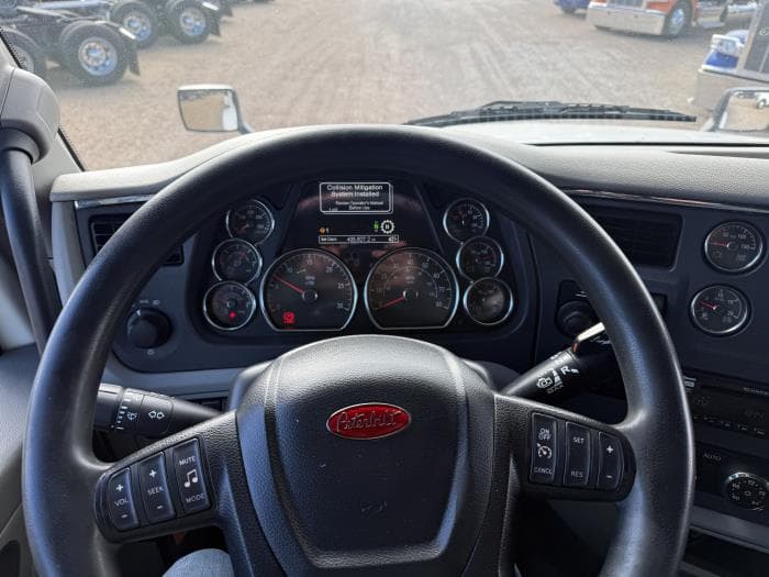 2021 Peterbilt 579 in Dallas, TX — photo 6