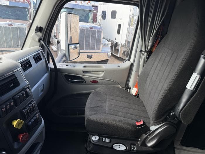 2021 Peterbilt 579 in Dallas, TX — photo 11