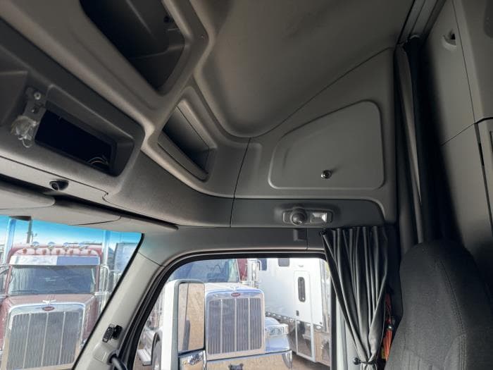2021 Peterbilt 579 in Dallas, TX — photo 12