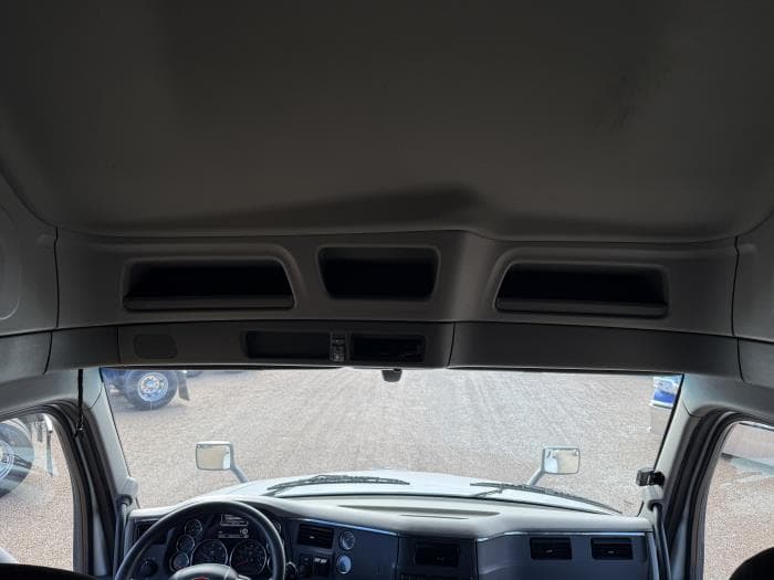 2021 Peterbilt 579 in Dallas, TX — photo 13