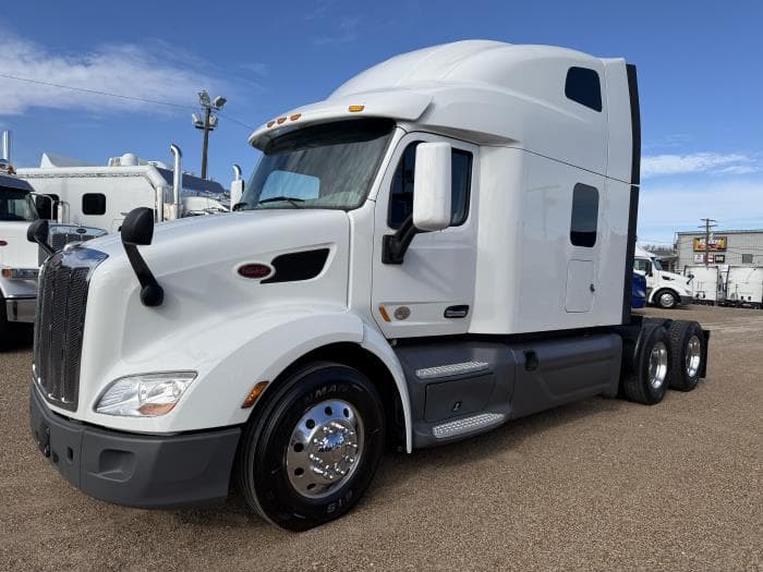 2021 Peterbilt 579 in Dallas, TX — photo 2
