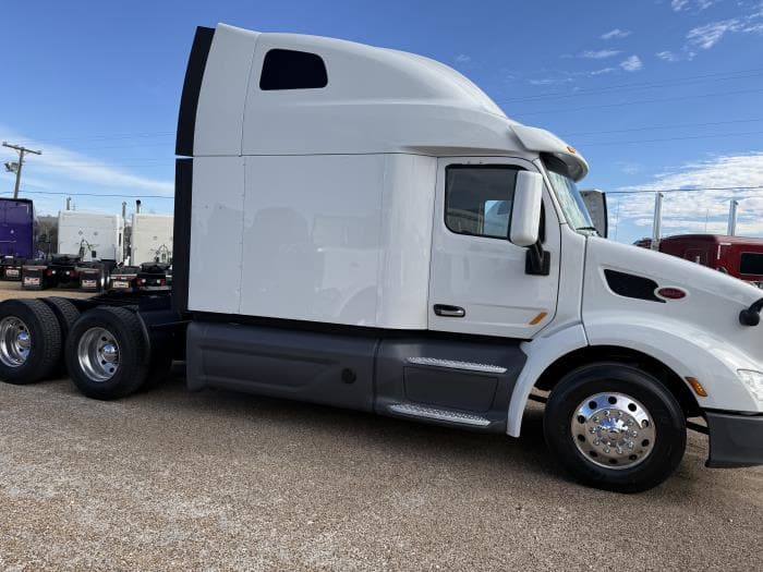 2021 Peterbilt 579 in Dallas, TX — photo 40