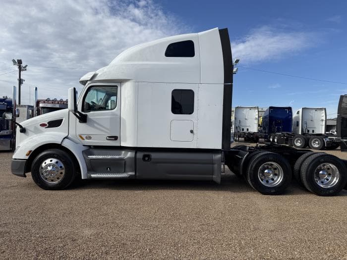 2021 Peterbilt 579 in Dallas, TX — photo 4