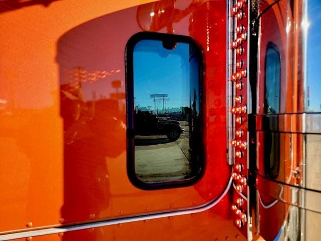 2022 Peterbilt 389 in Tulsa, OK — photo 4
