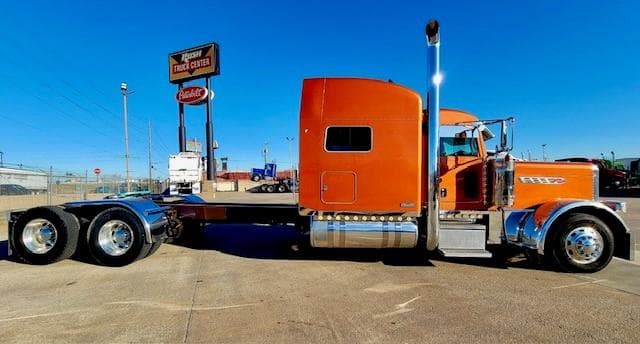 2022 Peterbilt 389 in Tulsa, OK — photo 7