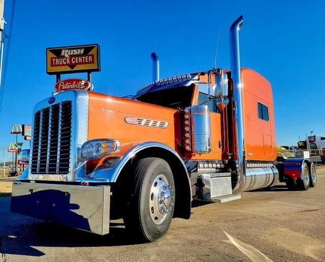 2022 Peterbilt 389 in Tulsa, OK — photo 2
