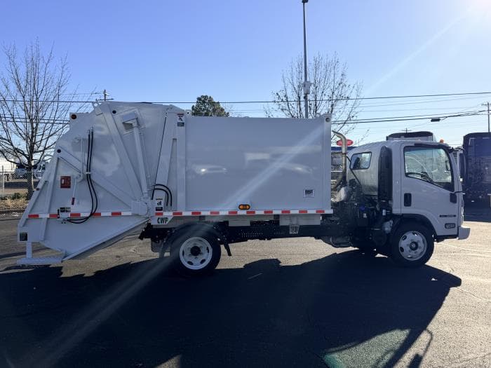 2024 Isuzu NRR in Memphis, TN — photo 7
