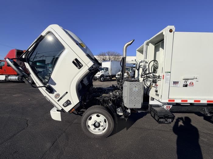2024 Isuzu NRR in Memphis, TN — photo 9