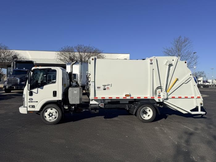 2024 Isuzu NRR in Memphis, TN — photo 3