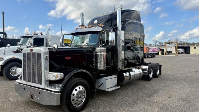 2022 Peterbilt 389 in Jacksonville, FL — photo 2