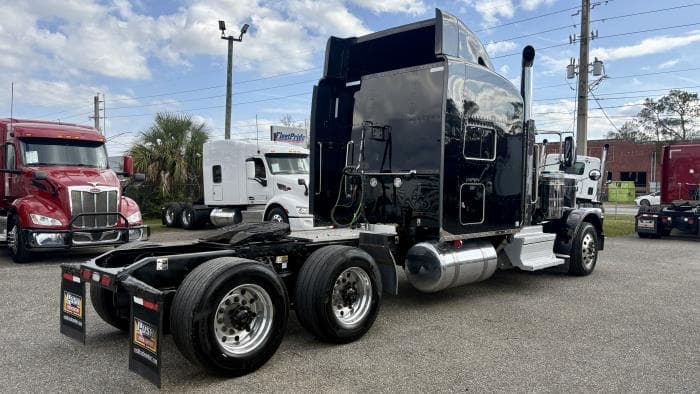 2022 Peterbilt 389 in Jacksonville, FL — photo 6