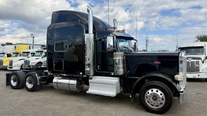 2022 Peterbilt 389 in Jacksonville, FL — photo 7