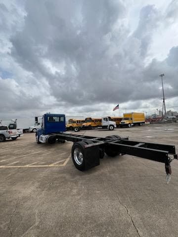 2017 Peterbilt 337 in Houston, TX — photo 6
