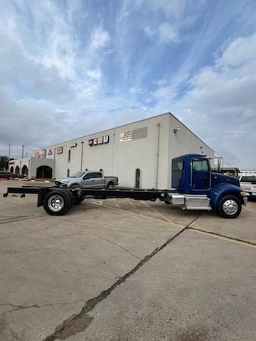 2017 Peterbilt 337 in Houston, TX — photo 5