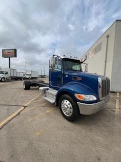 2017 Peterbilt 337 in Houston, TX — photo 4