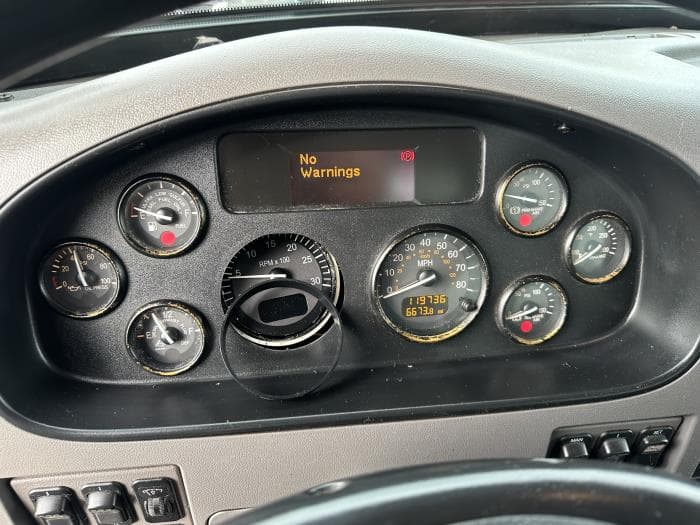 2020 Peterbilt 337 in Houston, TX — photo 10