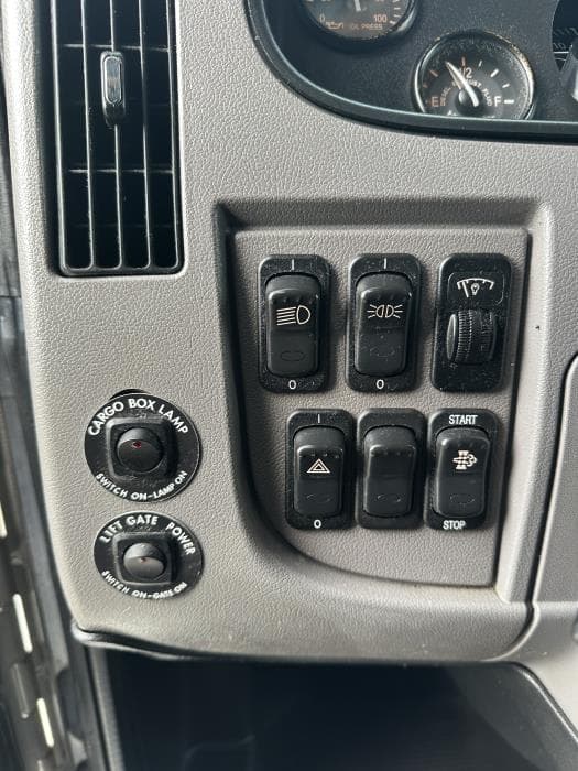 2020 Peterbilt 337 in Houston, TX — photo 13