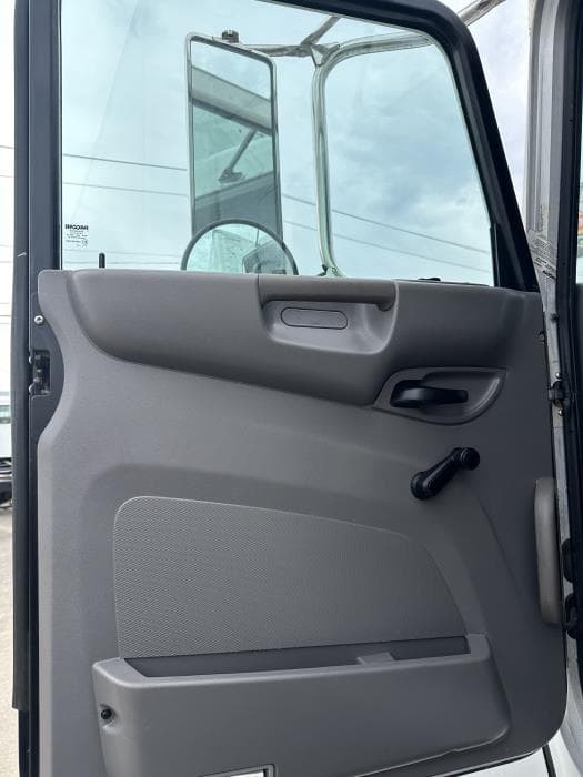 2020 Peterbilt 337 in Houston, TX — photo 18