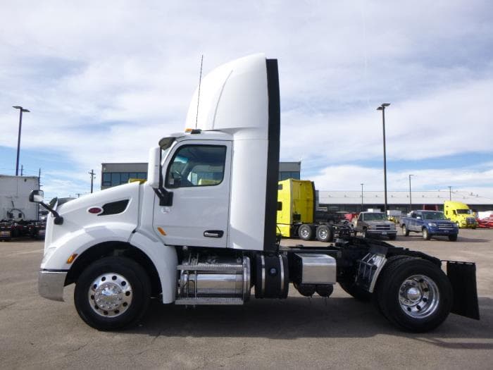 2020 Peterbilt 579 in Denver, CO — photo 3