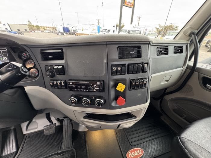 2020 Peterbilt 579 in El Paso, TX — photo 15