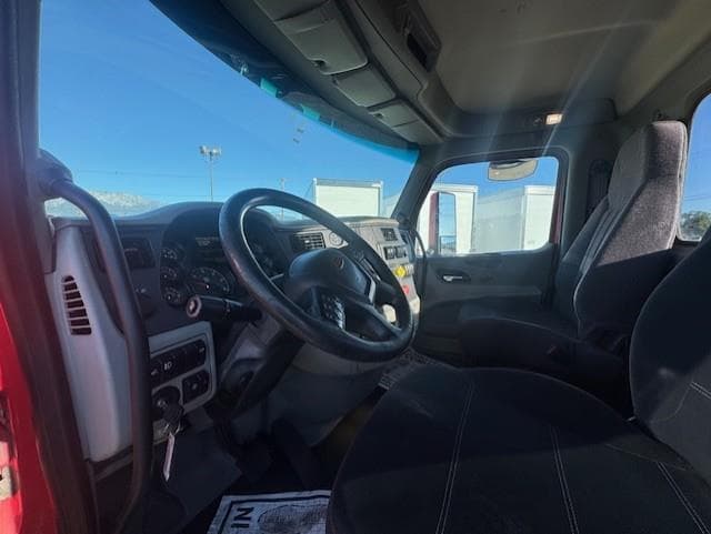 2020 Peterbilt 579 in Fontana, CA — photo 7