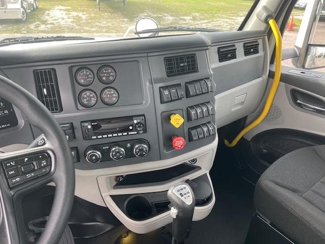 2026 Peterbilt 567 in Tampa, FL — photo 12