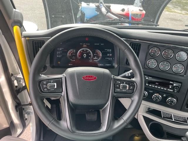 2026 Peterbilt 589 in Tampa, FL — photo 11