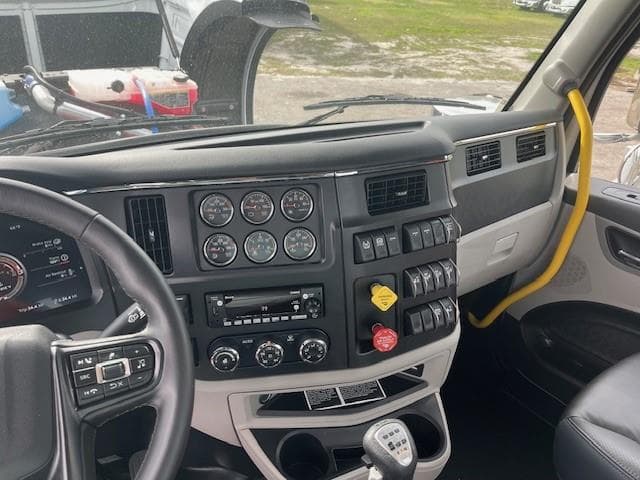 2026 Peterbilt 589 in Tampa, FL — photo 12
