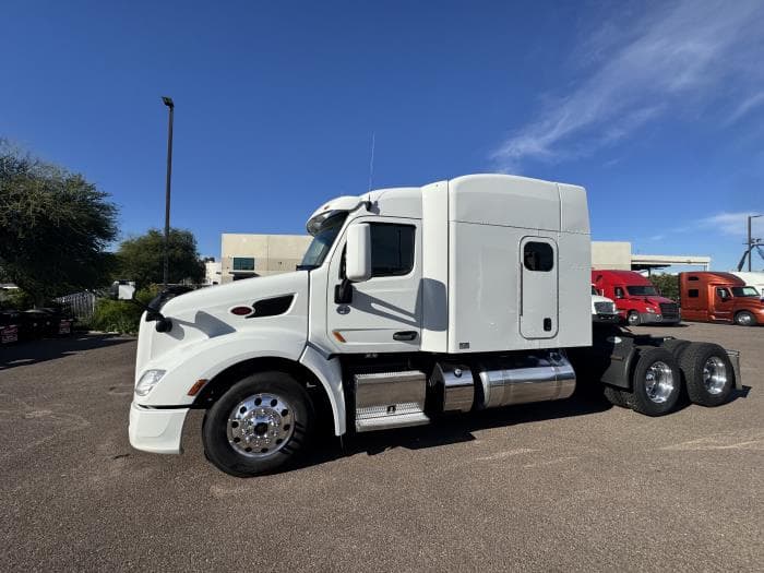 2022 Peterbilt 579 in Phoenix, AZ — photo 3