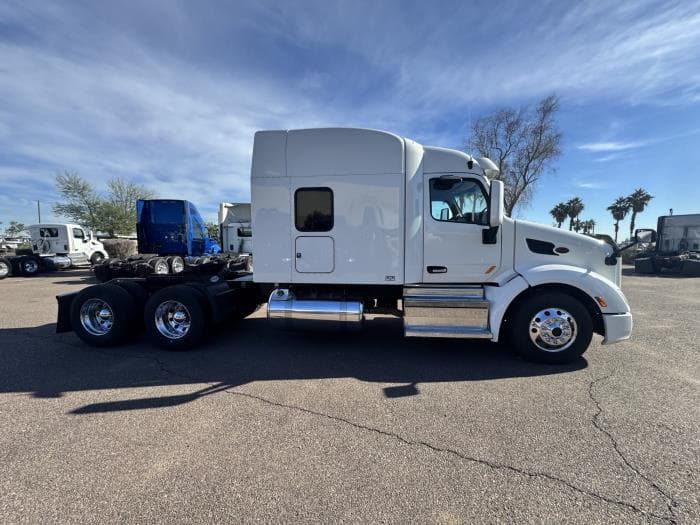 2022 Peterbilt 579 in Phoenix, AZ — photo 6