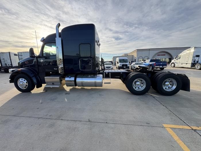 2026 Peterbilt 567 in Laredo, TX — photo 3