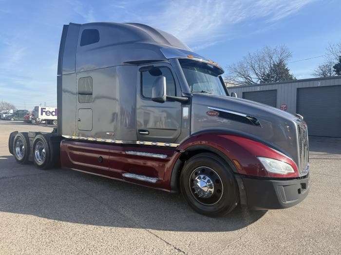 2022 Peterbilt 579 in Dallas, TX — photo 3