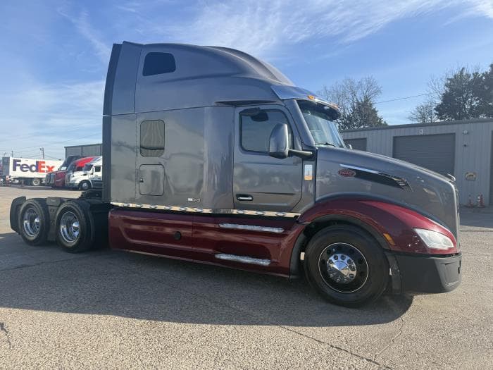 2022 Peterbilt 579 in Dallas, TX — photo 32